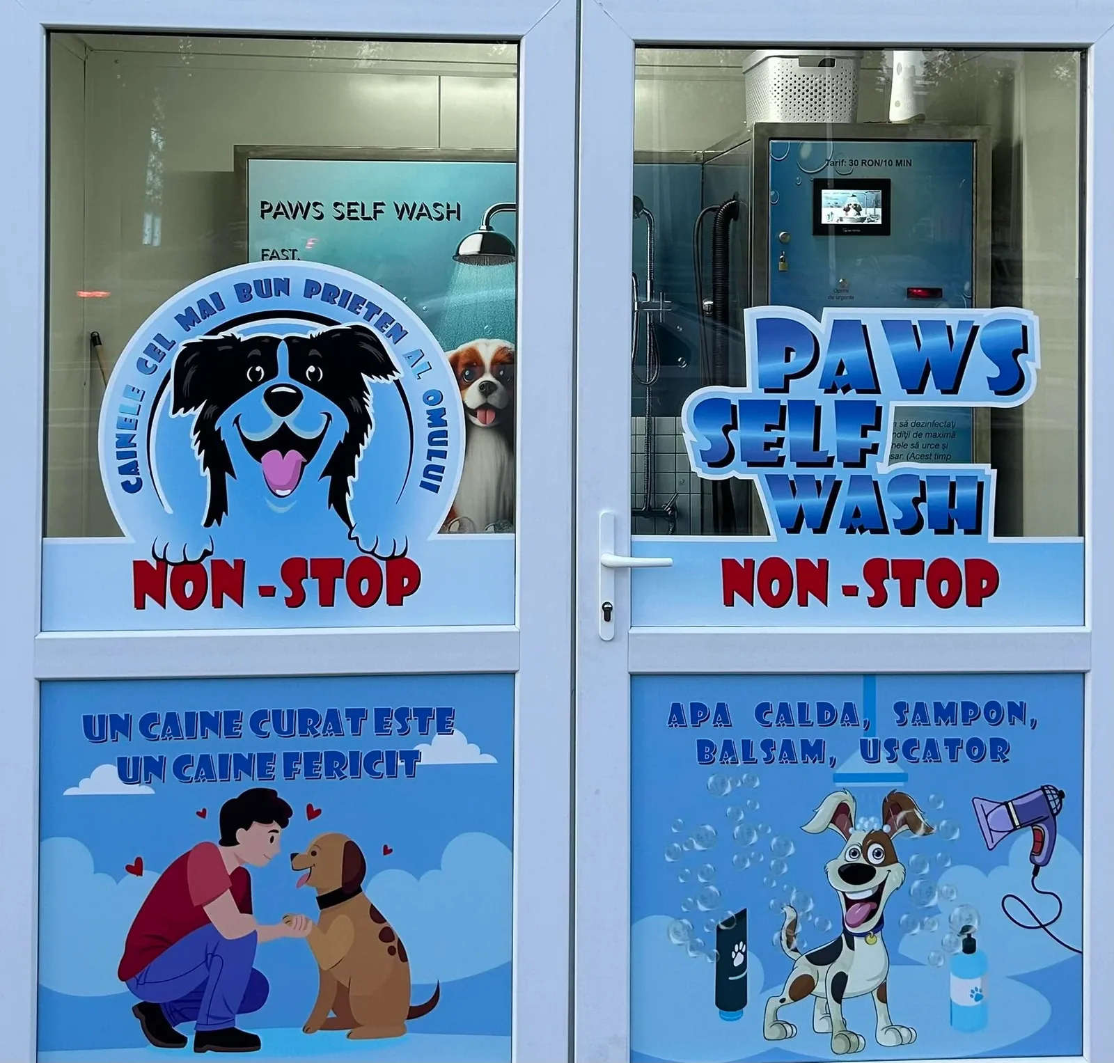 Vitrina Paws Self Wash cu mesajul NON-STOP